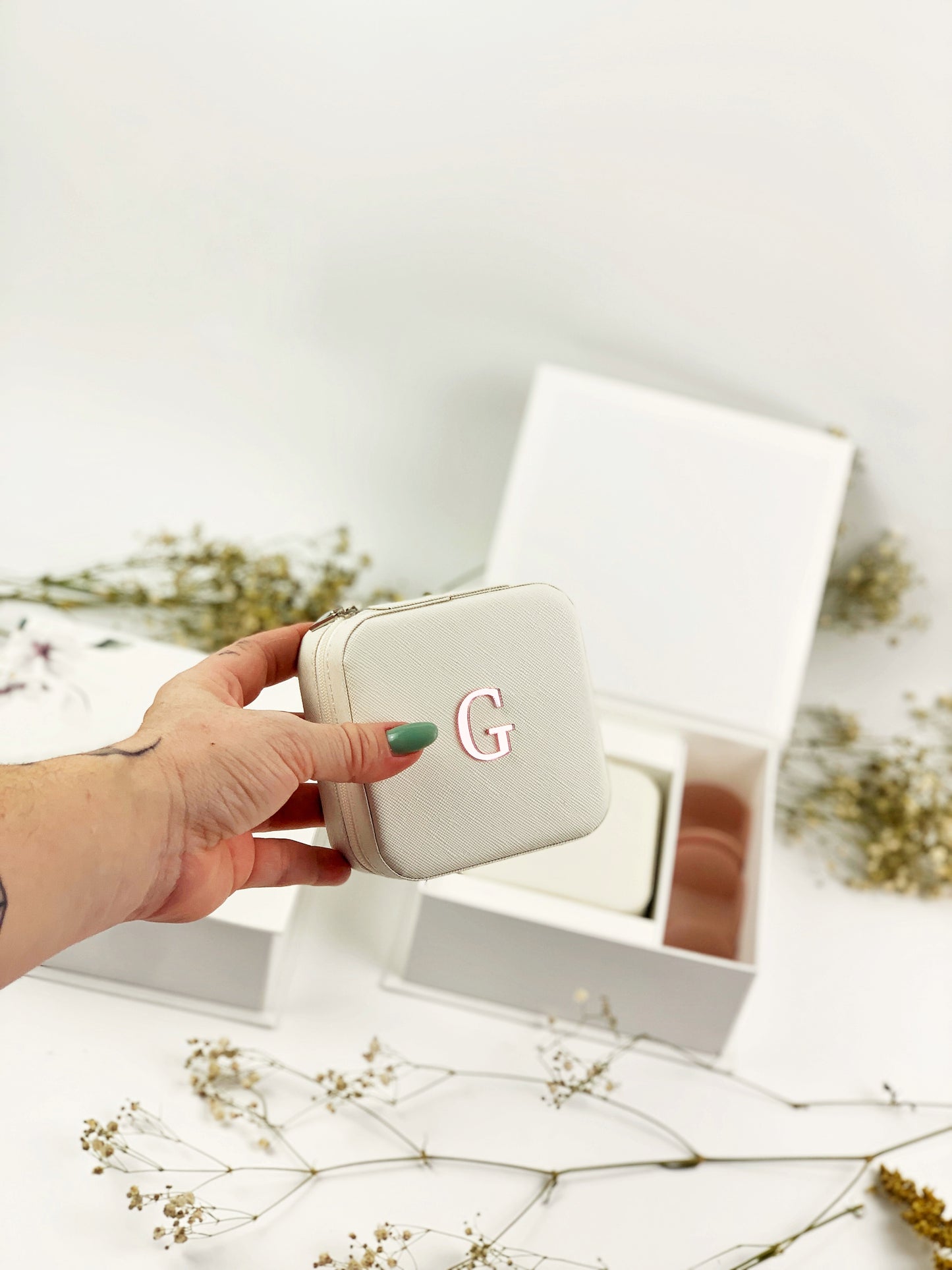 Convite padrinhos de Casamento JR Geovanna Caixa Personalizada com Docinhos e necessaire