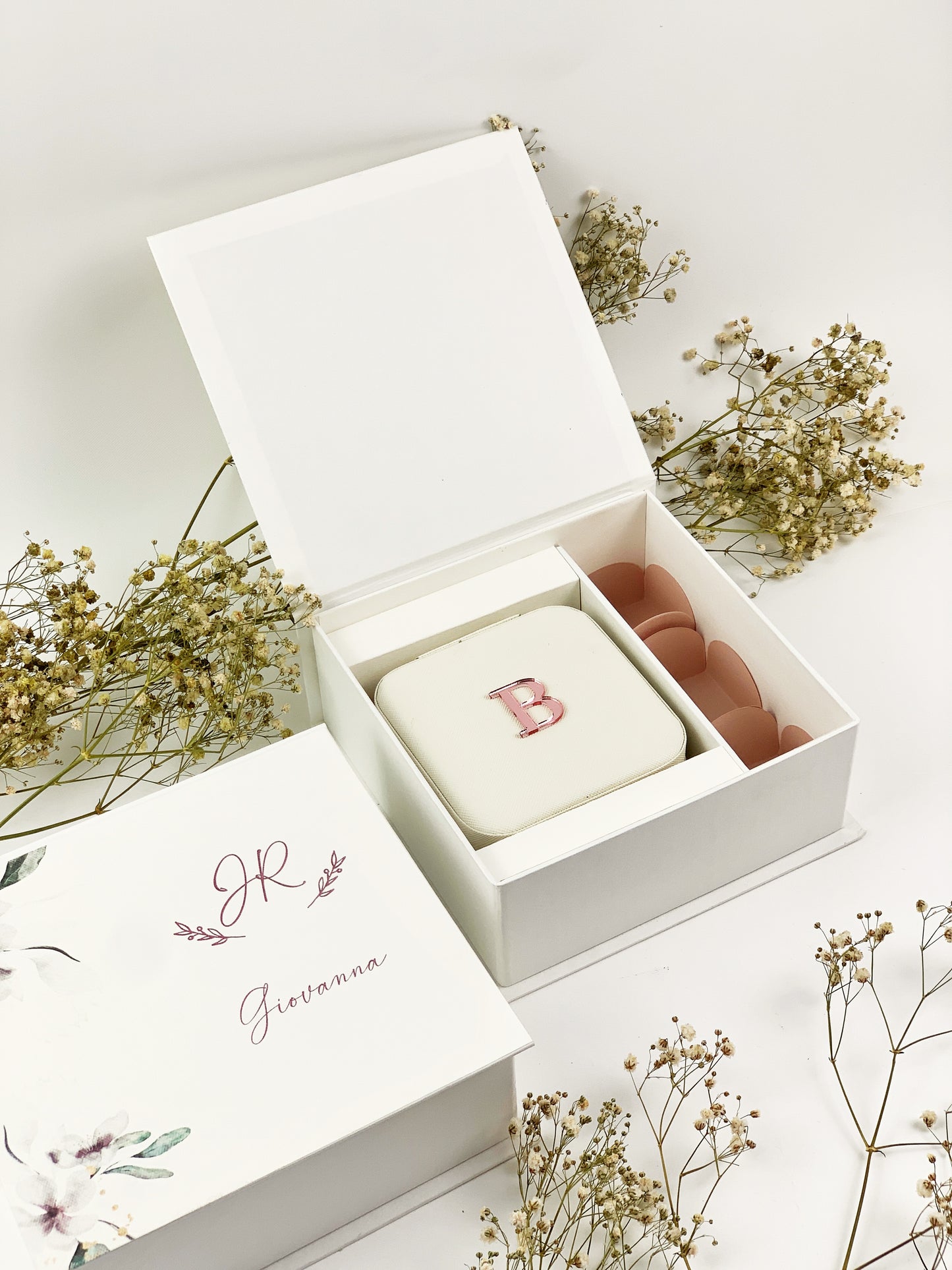 Convite padrinhos de Casamento JR Geovanna Caixa Personalizada com Docinhos e necessaire