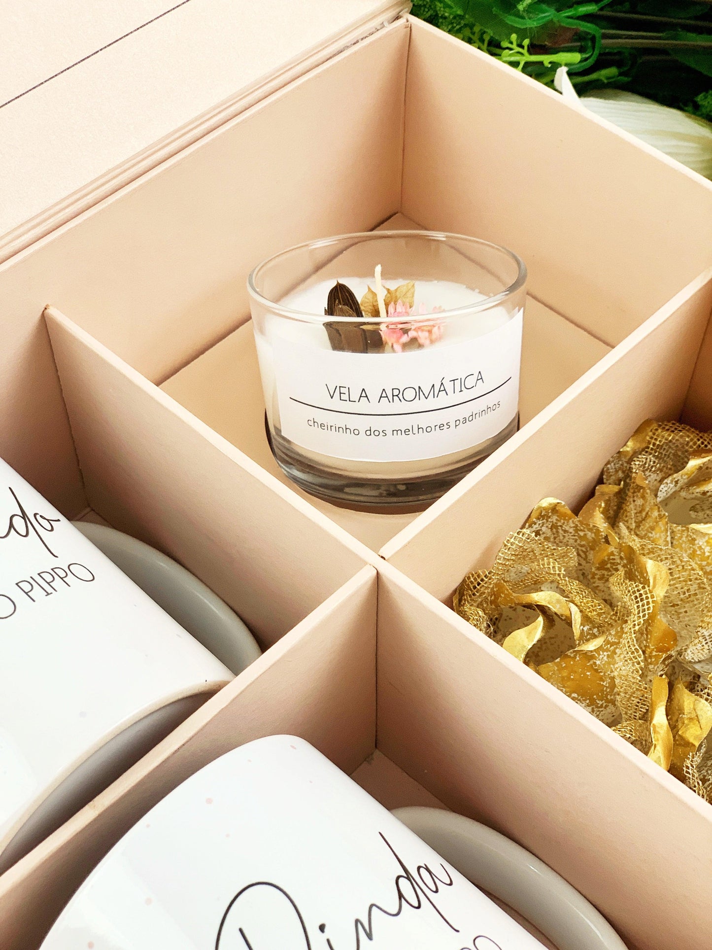 Caixa kit convite padrinhos batizado com canecas vela aromática forminhas e baby chandon - papelraro
