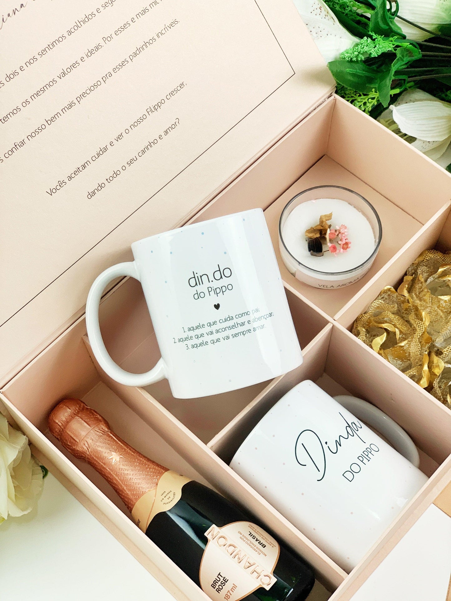 Caixa kit convite padrinhos batizado com canecas vela aromática forminhas e baby chandon - papelraro